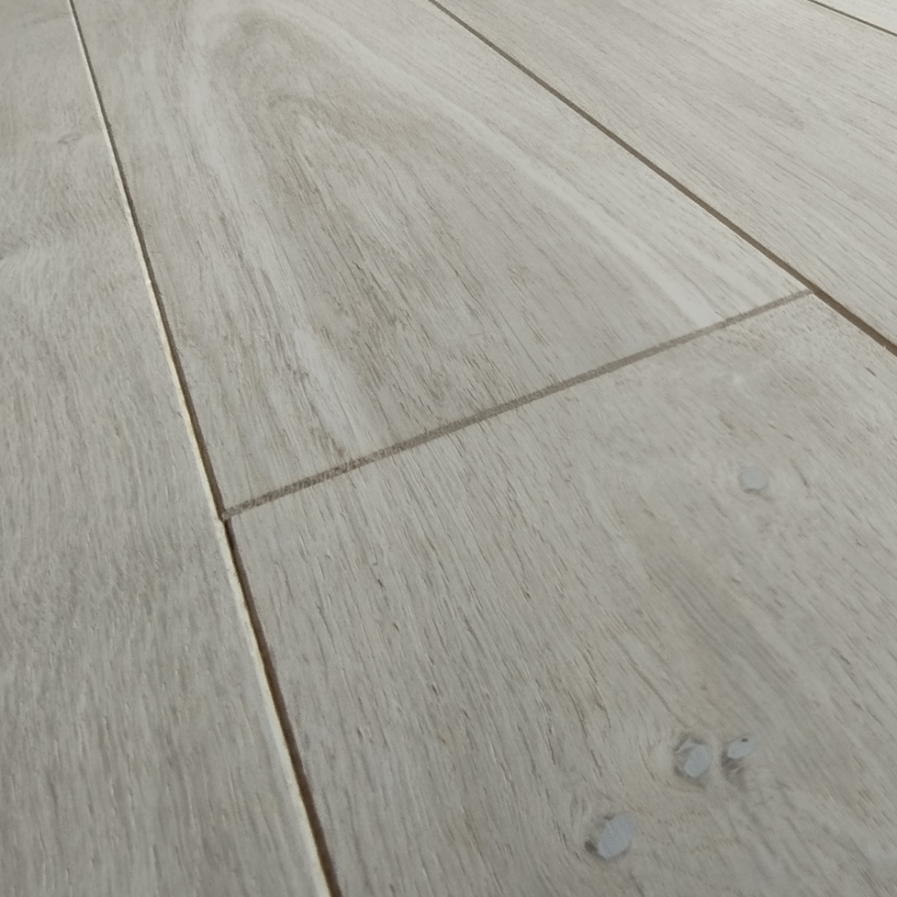 Détail Parquet Massif Brut